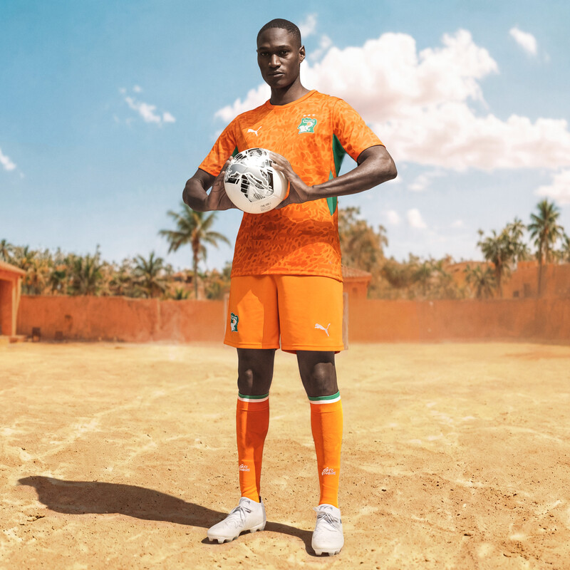 

Men's PUMA FIF Sweat-Wicking Above-Knee Replica Shorts