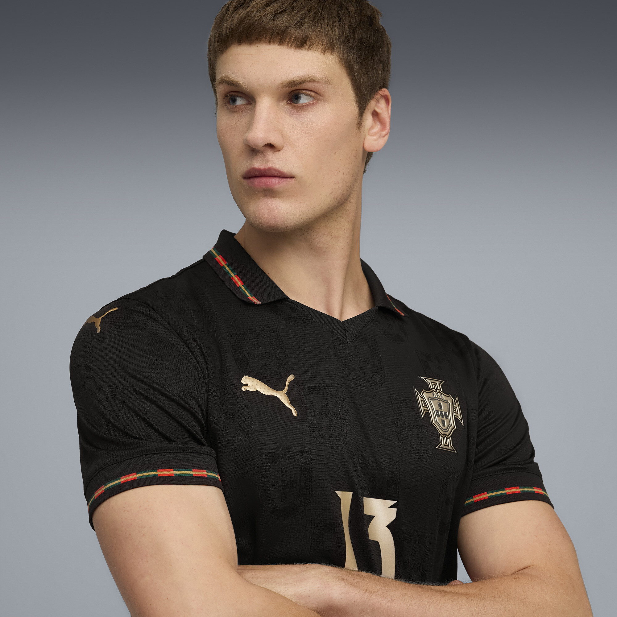 PUMA Portugal 25/26 Authentic Special Edition EusÃ©bio voetbalshirt voor Heren, Zwart/Goud, Maat XL thumbnail 9