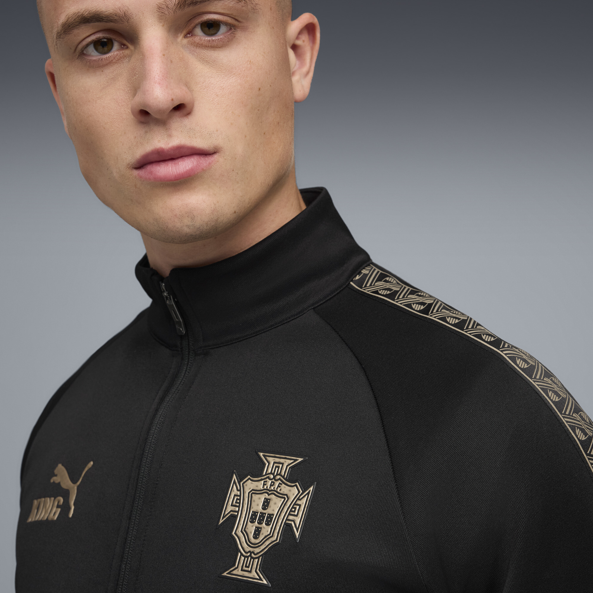 PUMA Portugal KING Anthem Special Edition EusÃ©bio jack voor Heren, Zwart/Goud, Maat XXL thumbnail 9