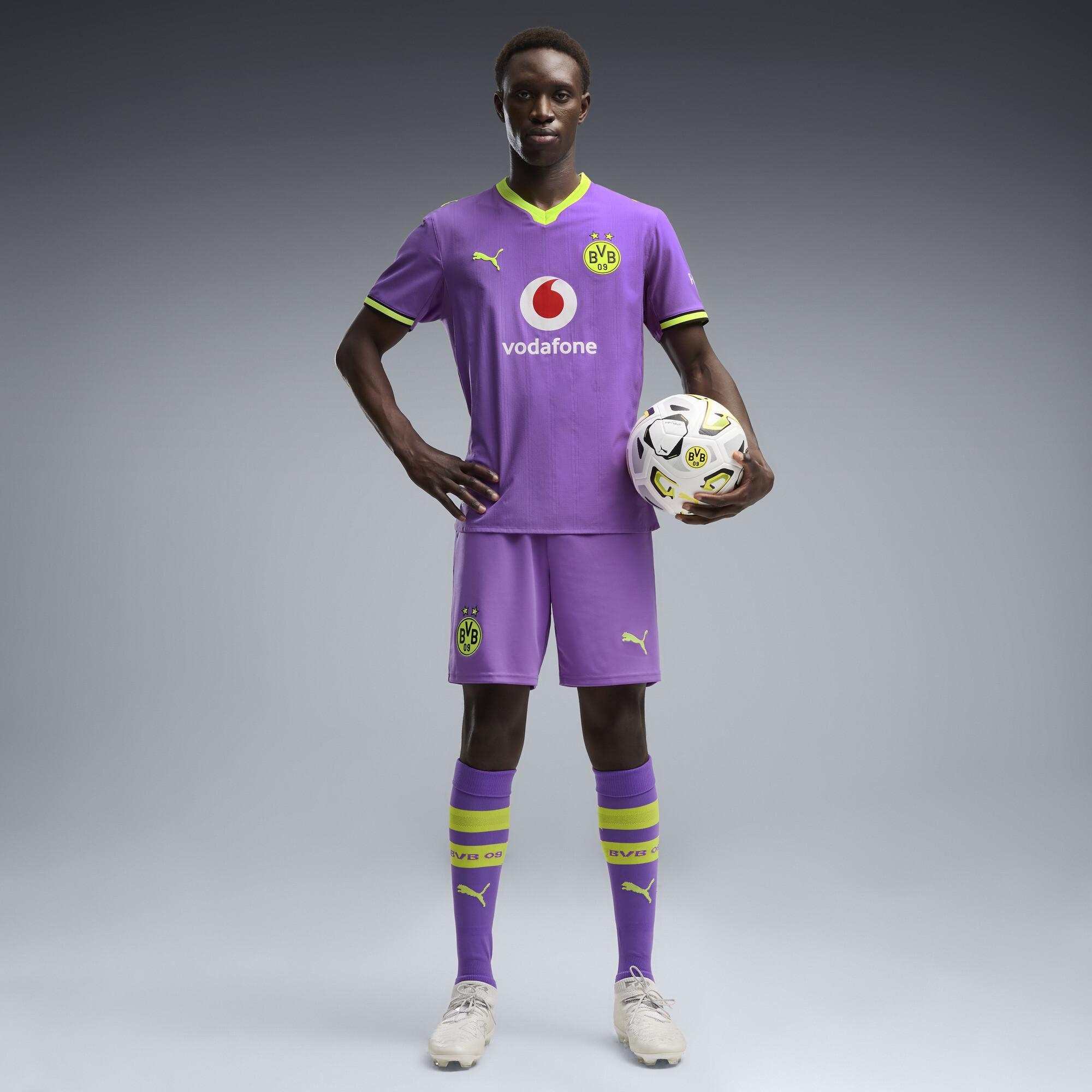PUMA Short 2627 Borussia Dortmund Homme Vtements Violet 3XL 45$