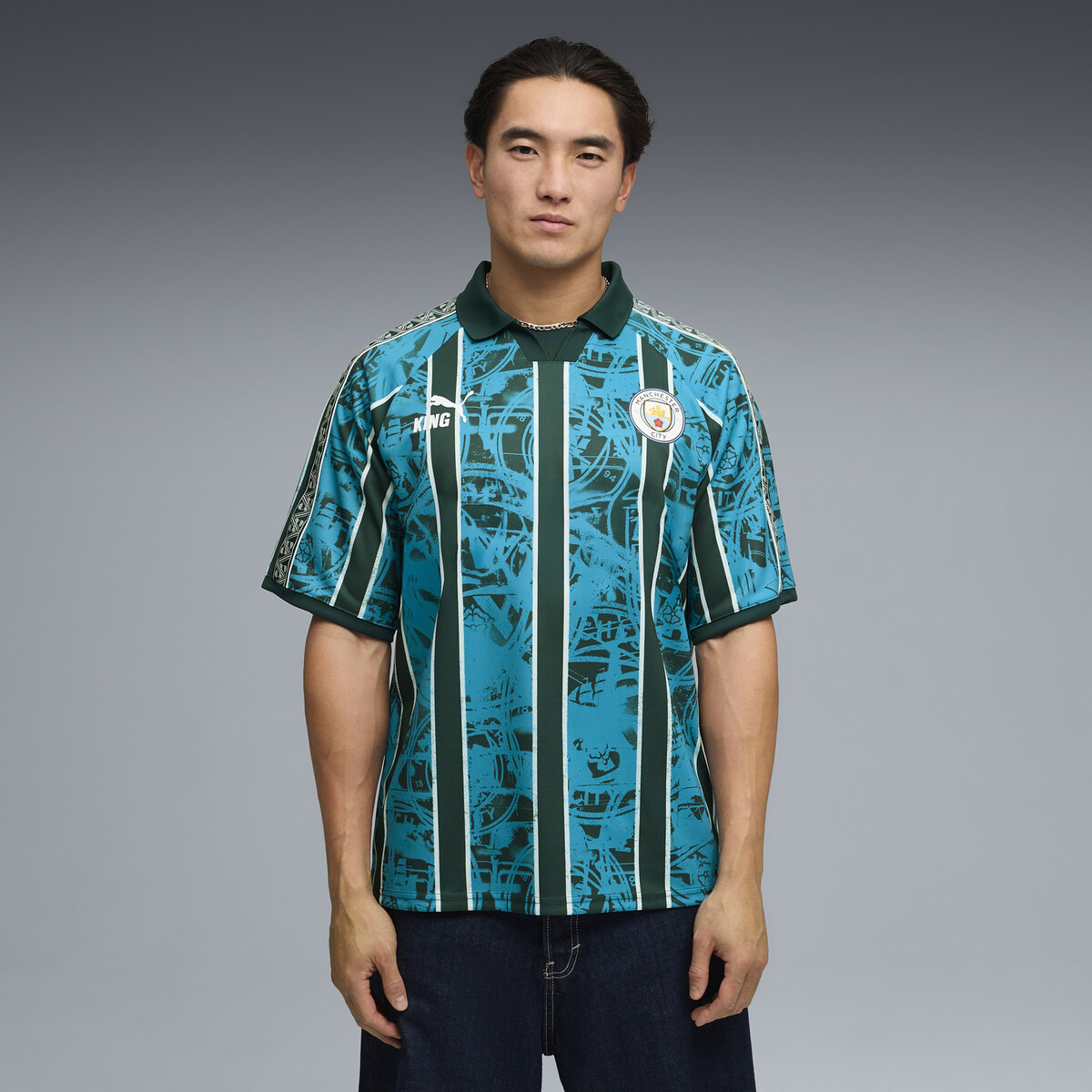 Manchester City KING Retro Jersey Men in Tropical Blue/Deep Navy by PUMA, XS
