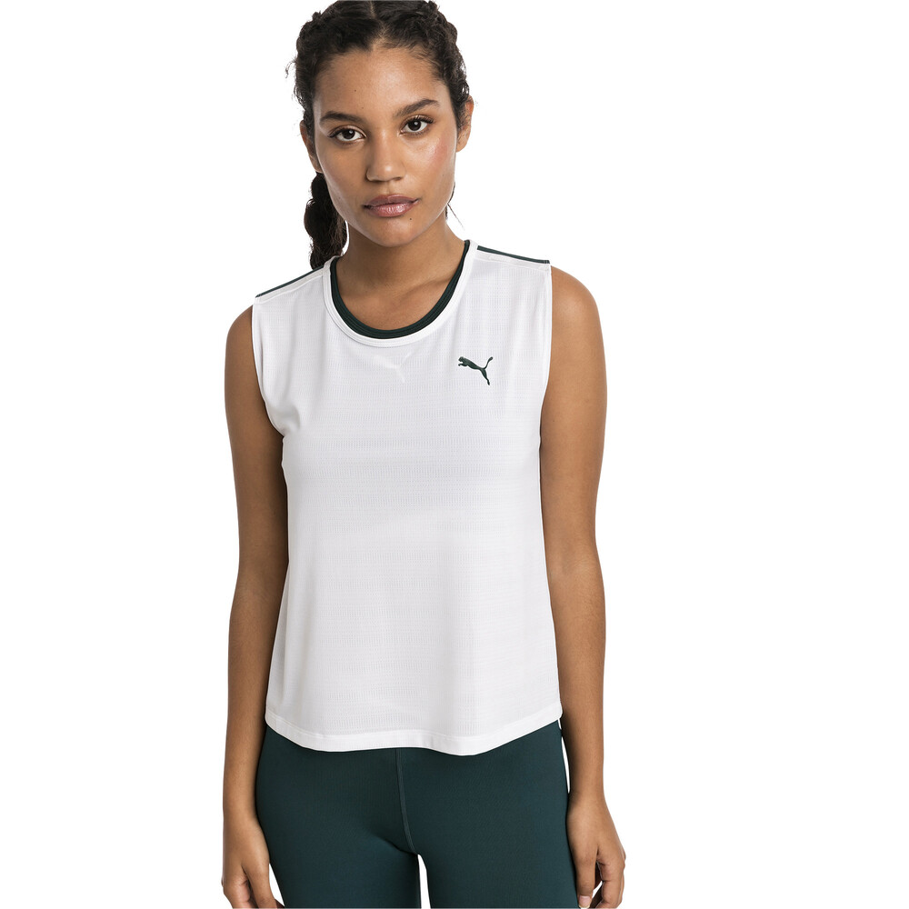 Sports soft. Soft спорт. Девушк АВ софт футболке.