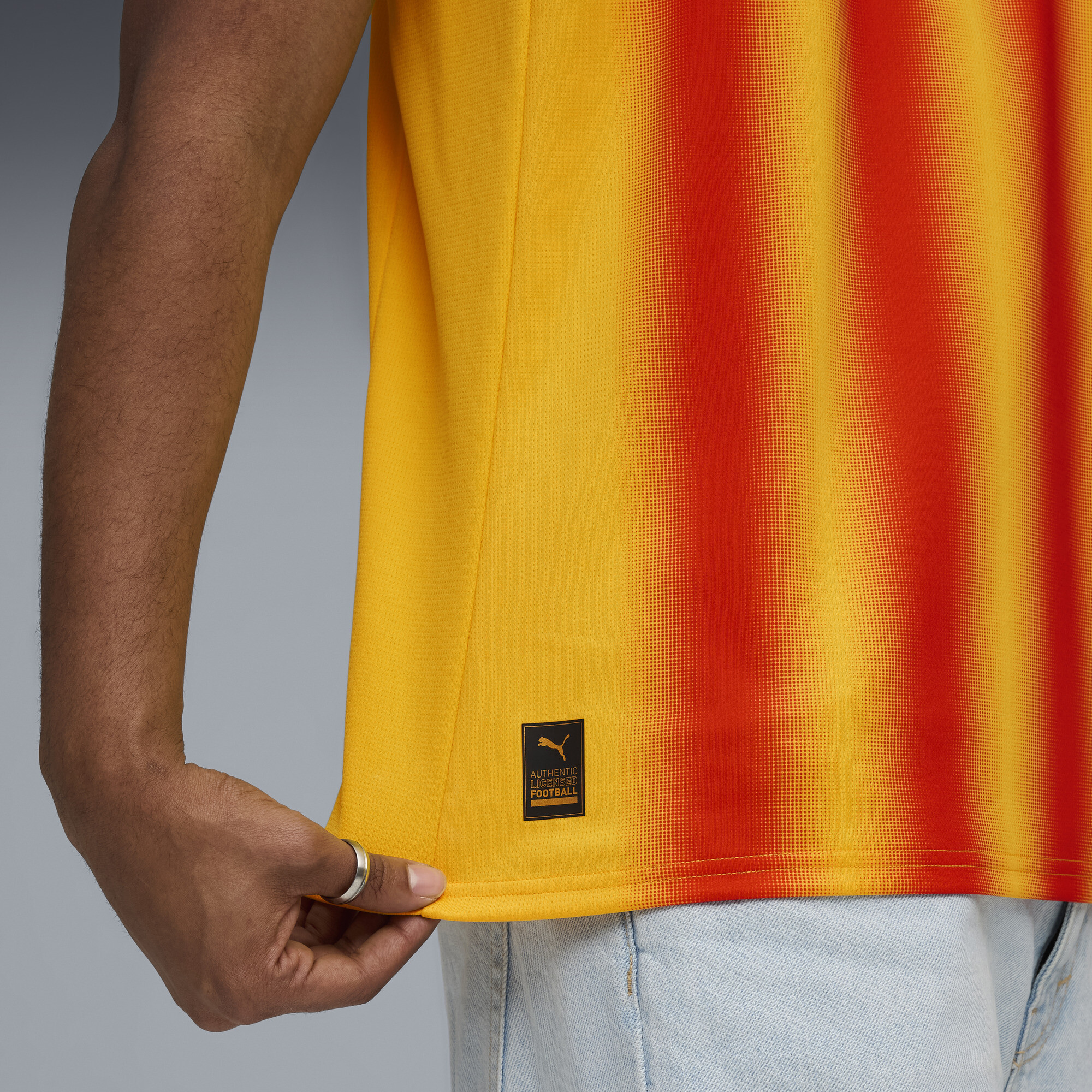 PUMA Valencia CF 25/26 derde shirt voor Heren, Rood/Geel, Maat XL thumbnail 2